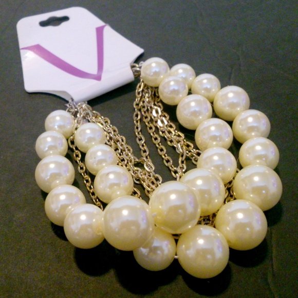 Valeria NWT Faux Pearl and Gold Tone Chain Link Bracelet - Picture 1 of 3